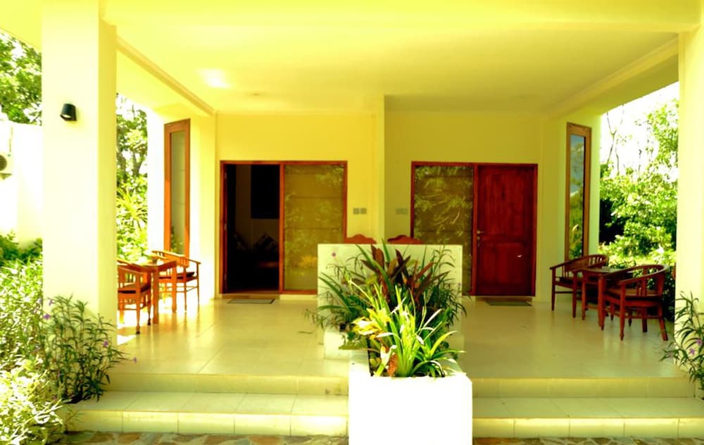 Puri Sari Beach Hotel 5/50