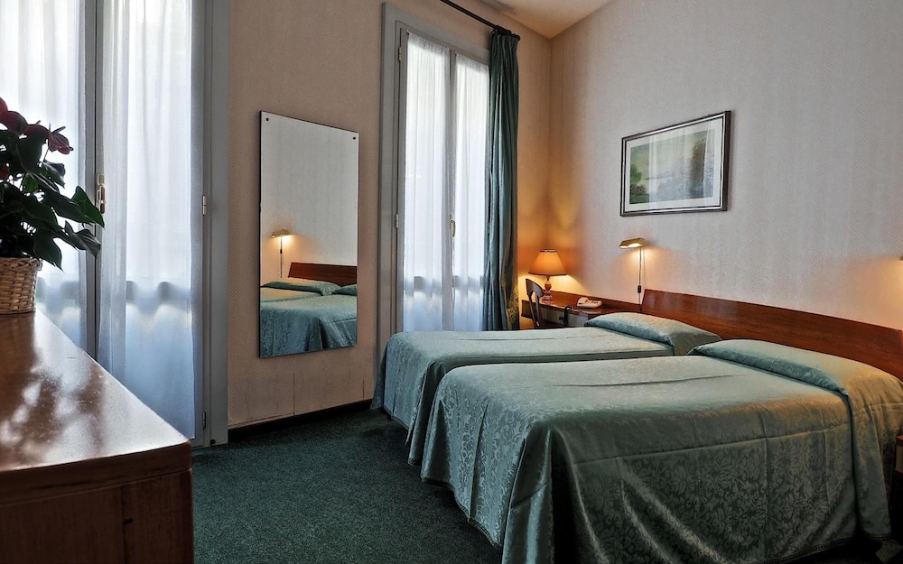 London Hotel 10/64