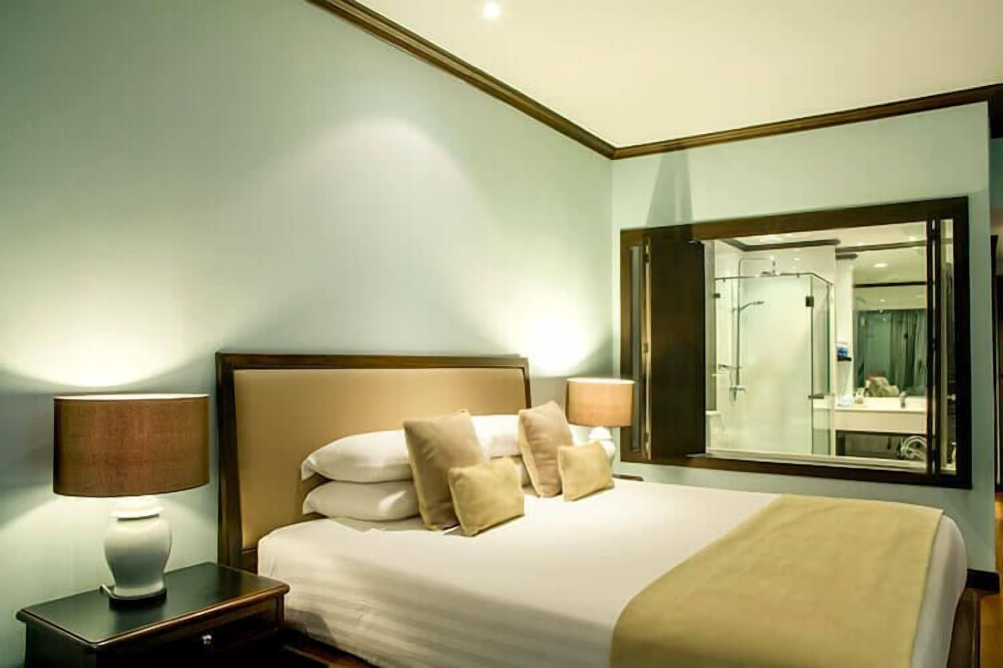 Pool, Deluxe, King Bed