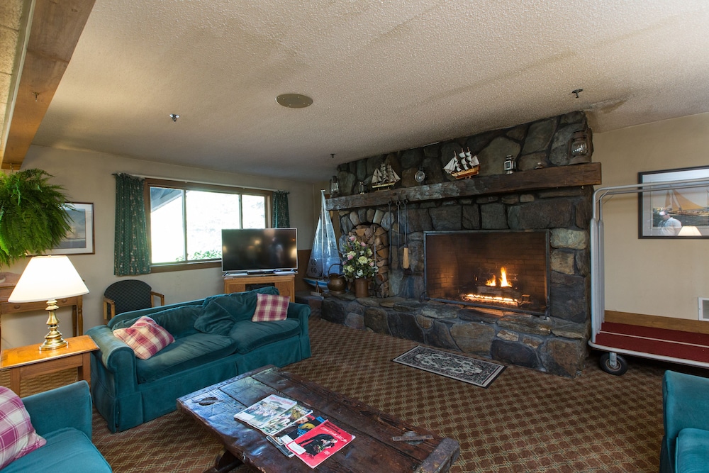 Commodores Inn 29/50