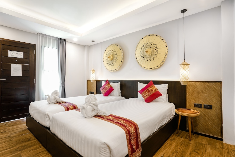 DELUXE, TWIN BEDS