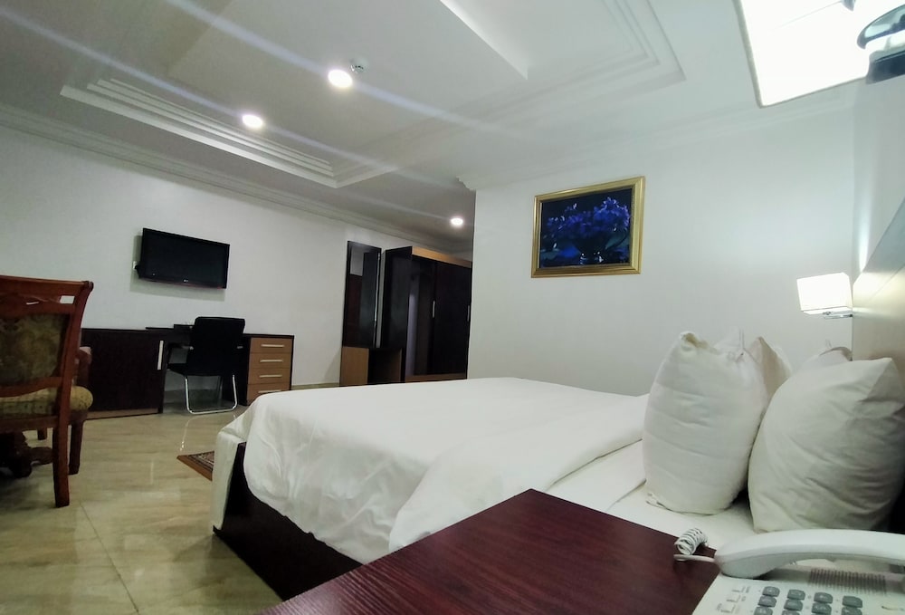 Immaculate Platinum Luxury Resorts 8/32