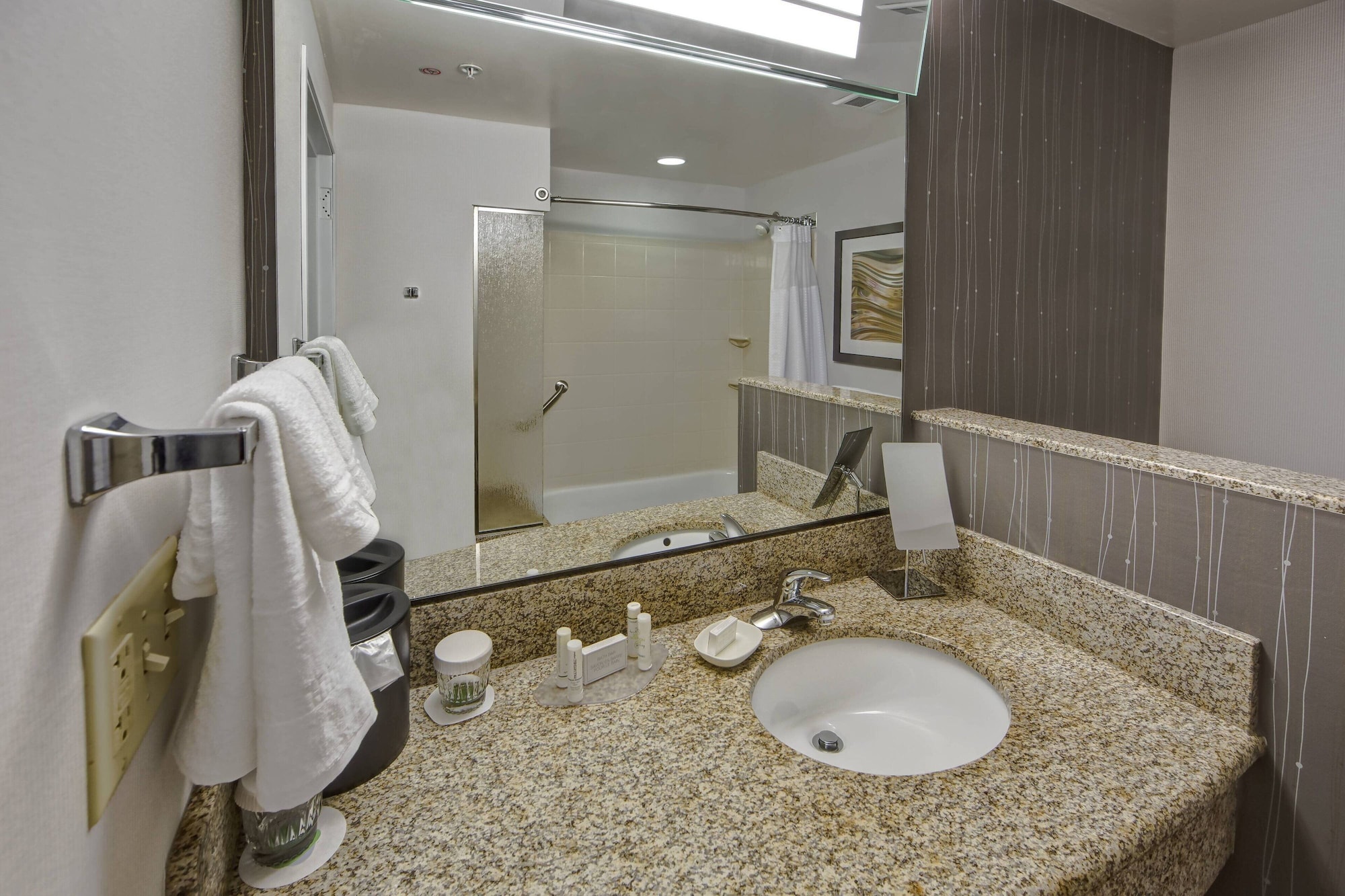جناح بسرير كينج مع أريكة، Courtyard By Marriott Memphis Southaven 2/2