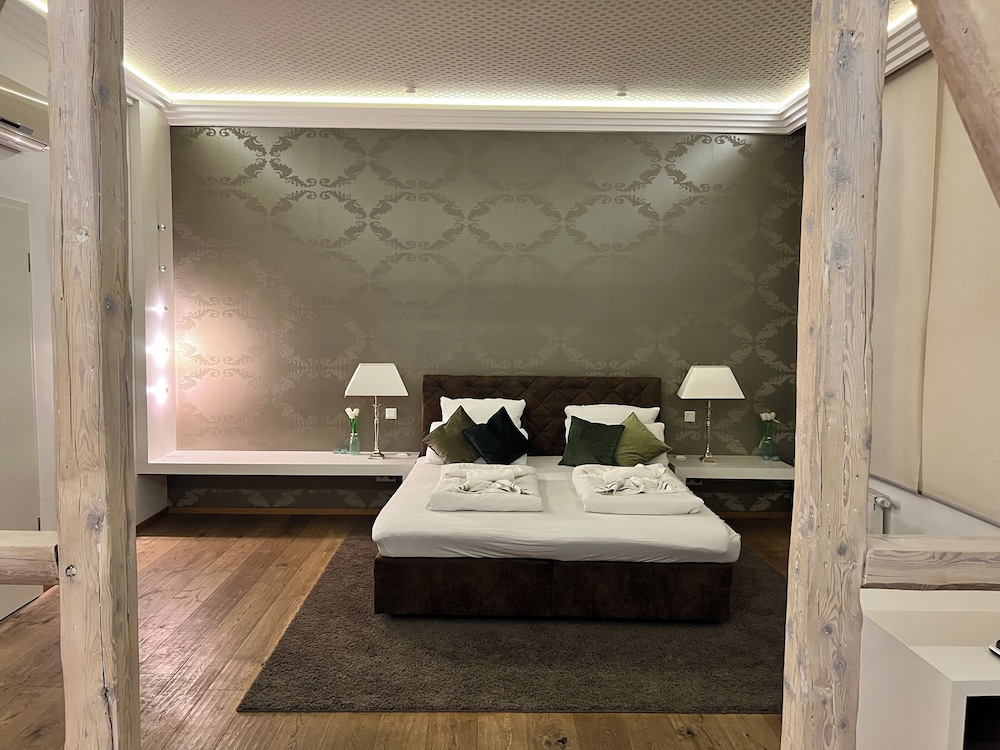 Helvetia Suites 23/52