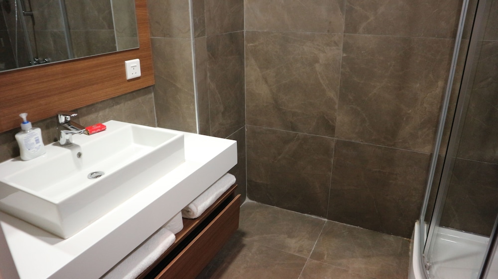 Accra Luxury Apartments Cantonments (Ex A-Lux Apartments) 80/80