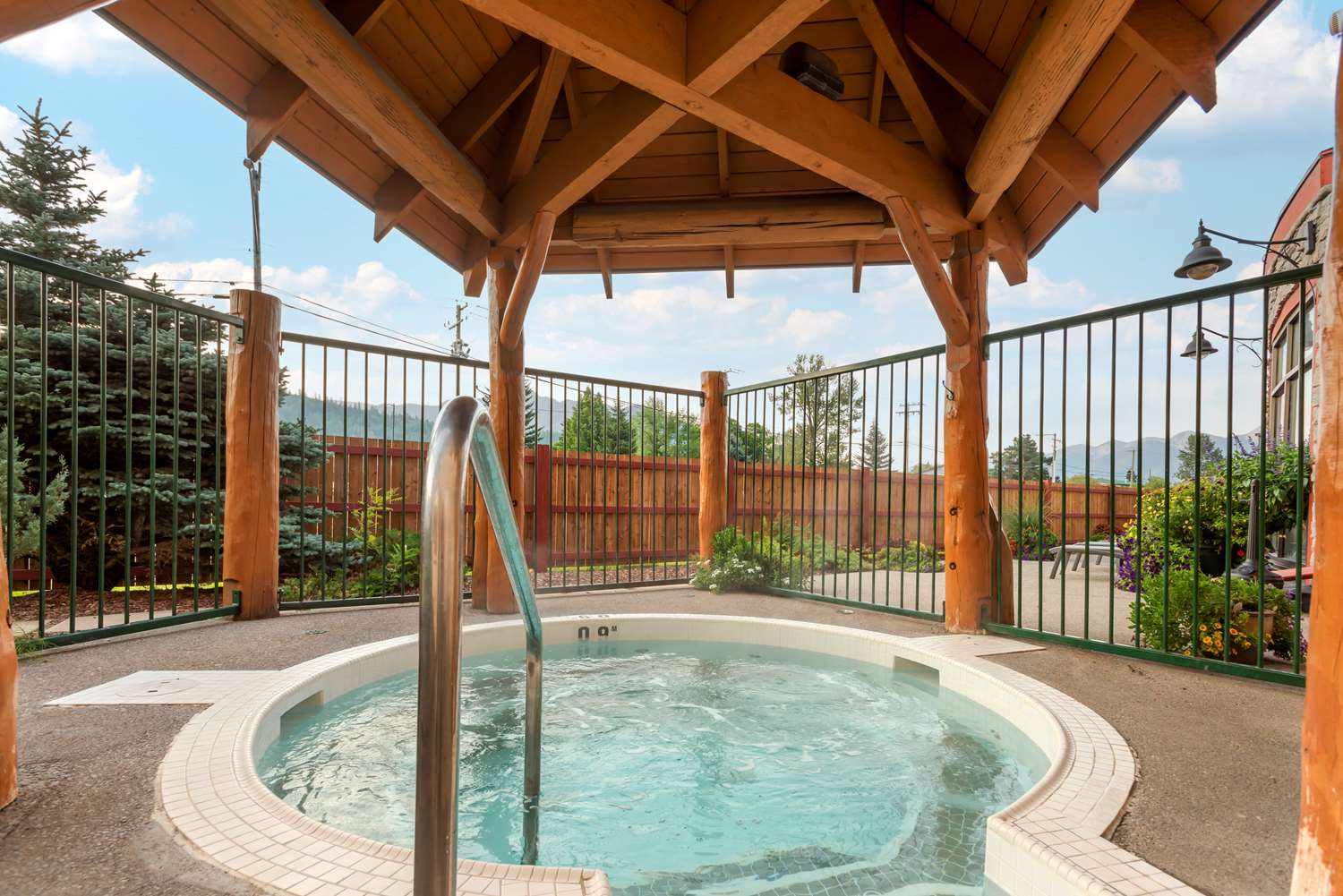 Best Western Plus Fernie Mountain Lodge 6/10