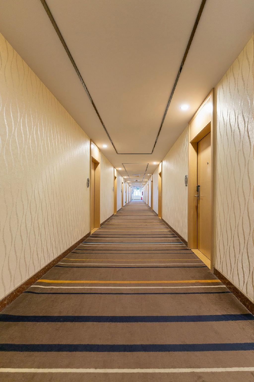 Jtour Hotel Zhuhai Xiangzhou Pearl Light Rail Station Branch 27/28