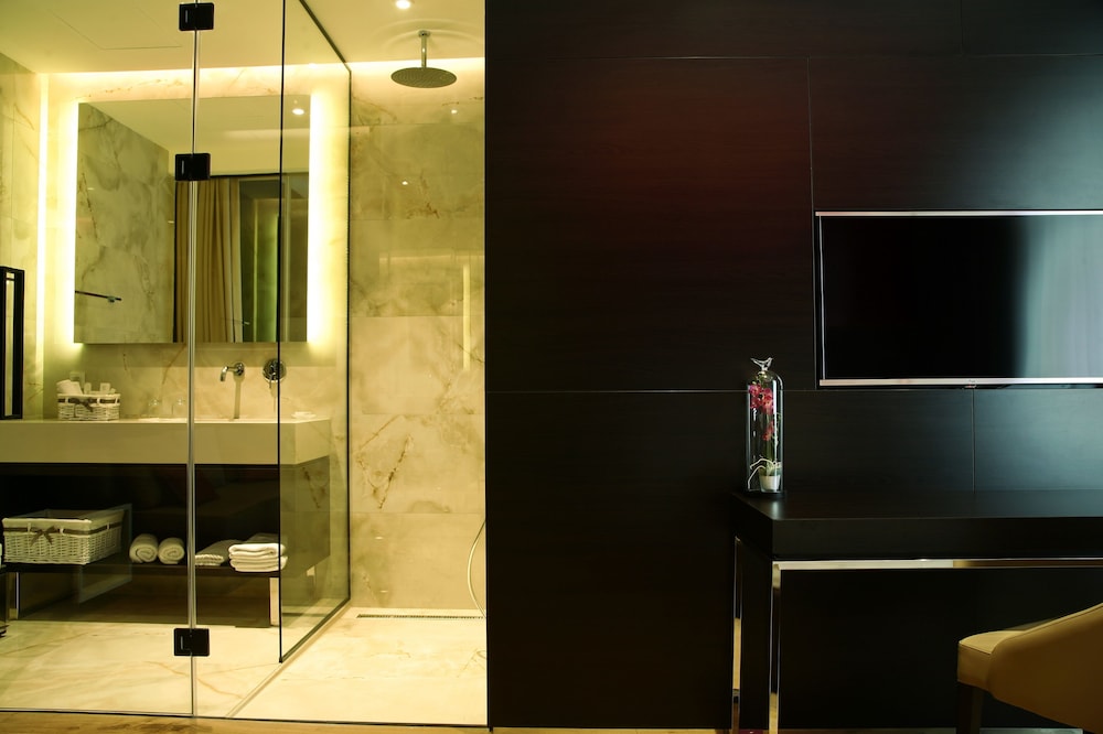Maccani Luxury Suites 85/85