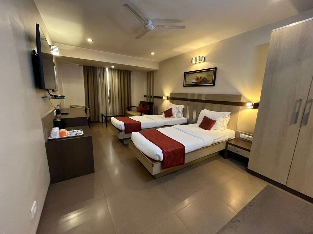 Hotel Utsav Deluxe 6/23