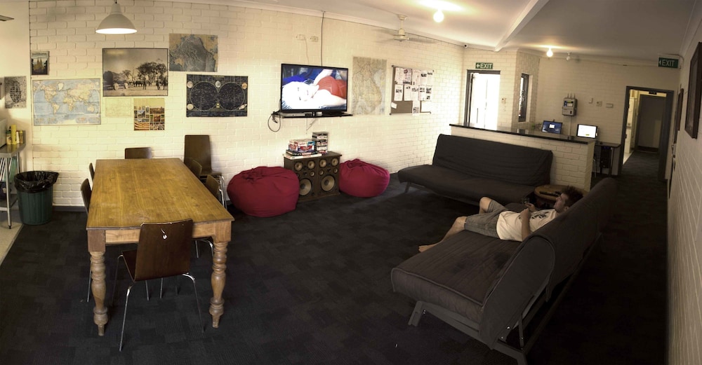 The Shiralee - Hostel 37/57