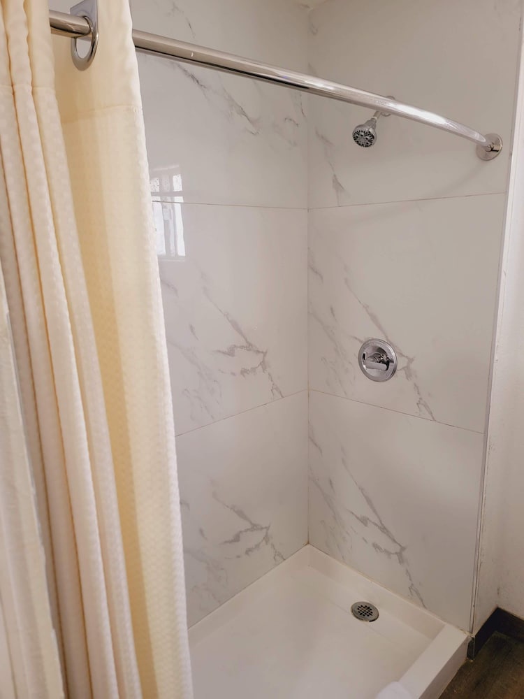 Super 8 by Wyndham El Centro North 22/29