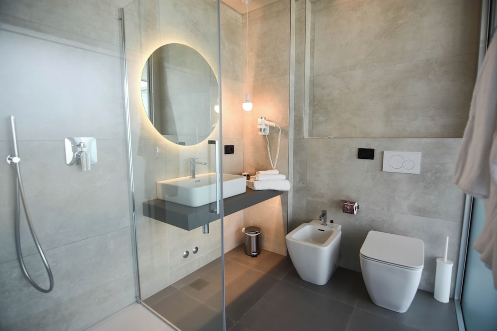 Waldorf Suite Hotel 46/47