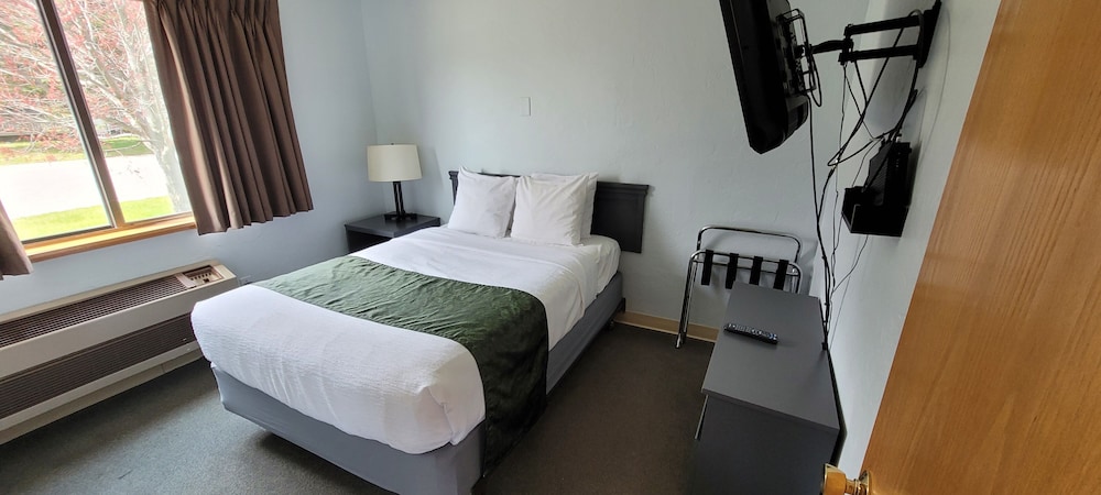 Suite, 2 Double Beds, Sofa, Pictured Rocks Inn & Suites 2/5