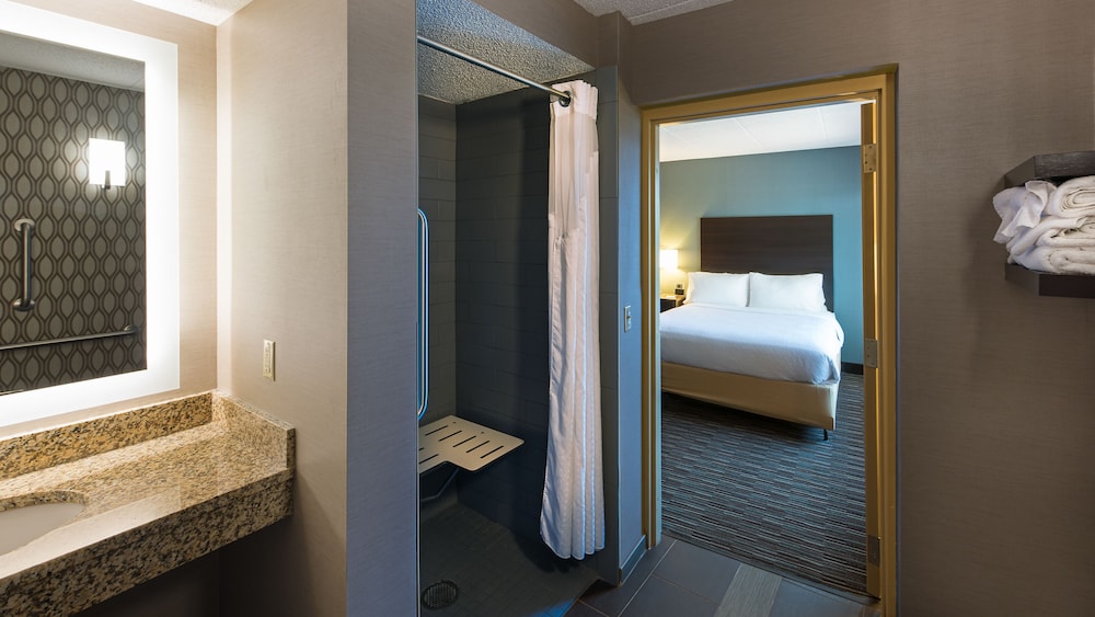 Holiday Inn St. Paul Downtown 22/74