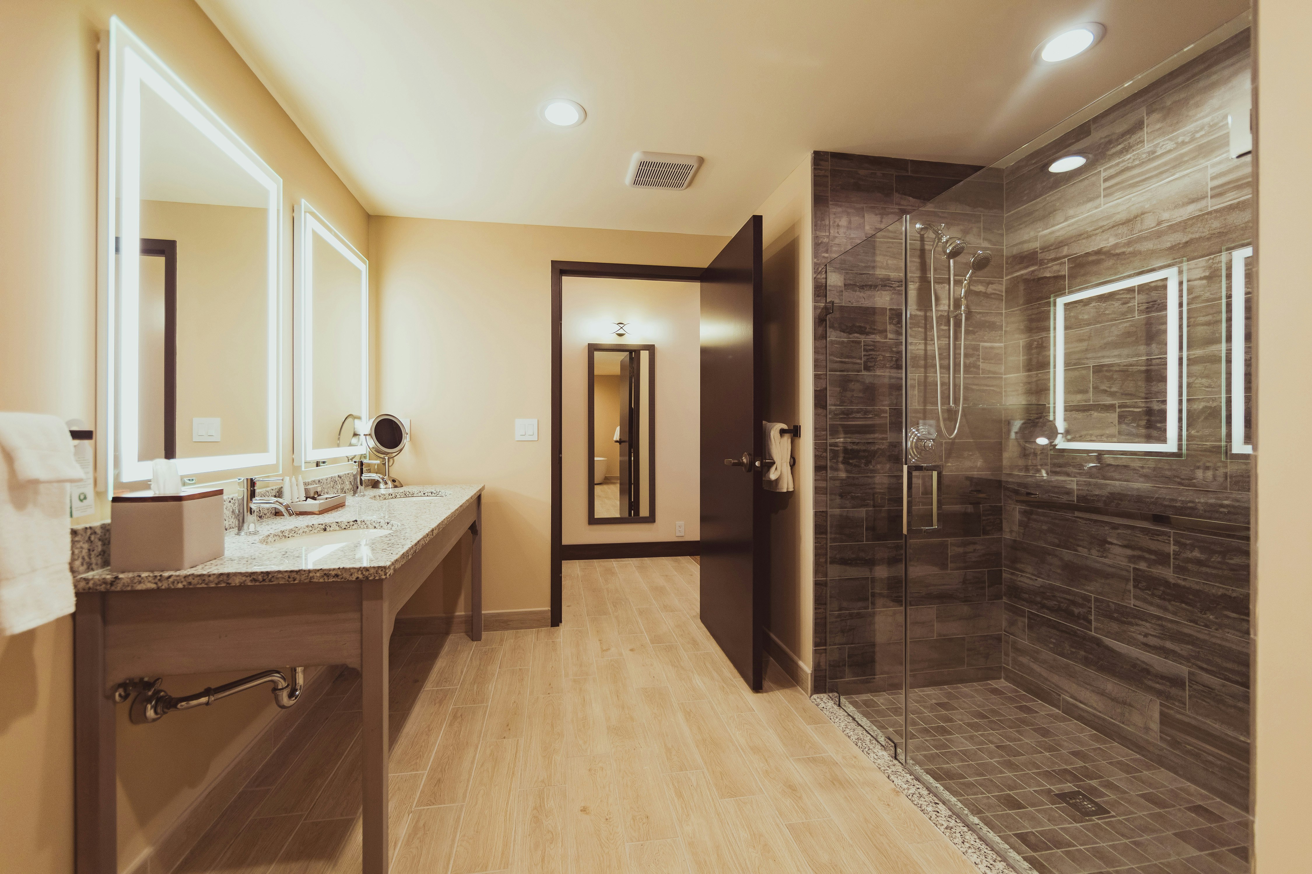 Tailwater Lodge Altmar, Tapestry Collection by Hilton 50/50