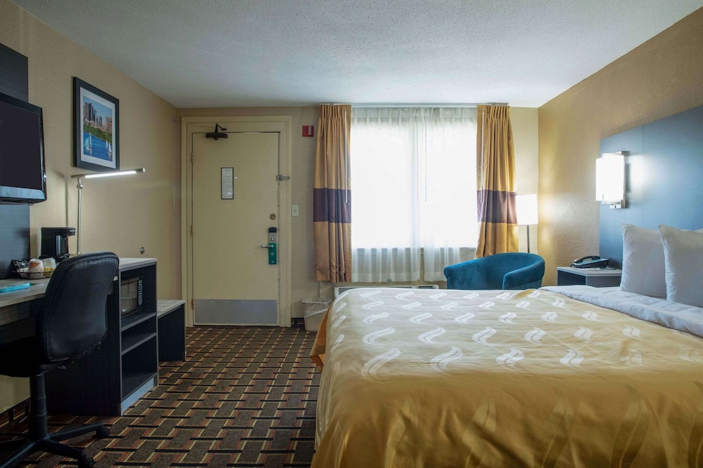 Quality Inn Raynham - Taunton 11/75