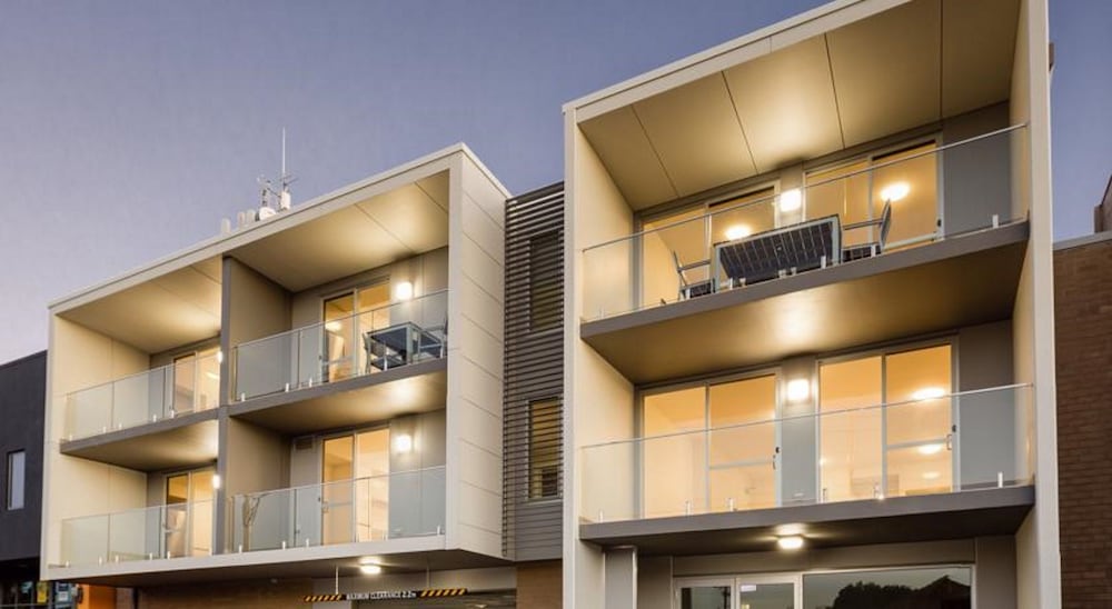 Hamilton Executive Apartments 2/24