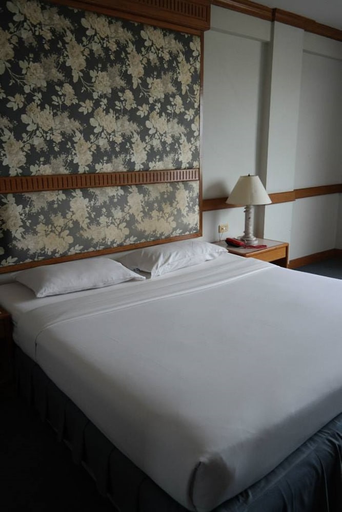 DELUXE, DOUBLE BED