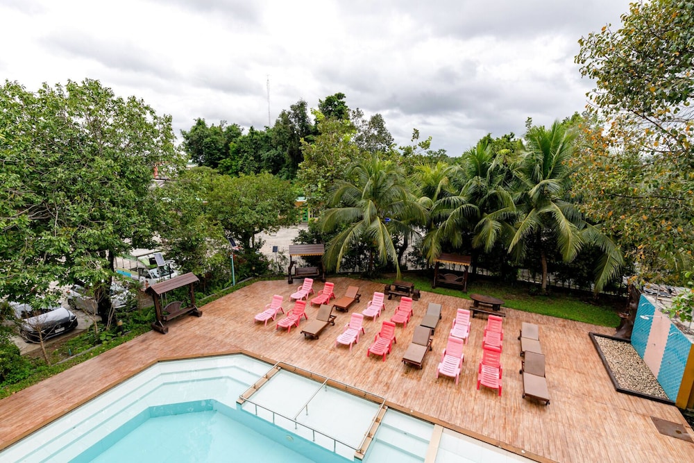 ROYAL PINEAPPLE HOTEL a welcome to wealth and good fortune 39/61