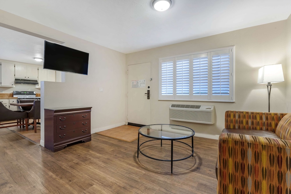 Best Western Rose Garden Inn 27/37
