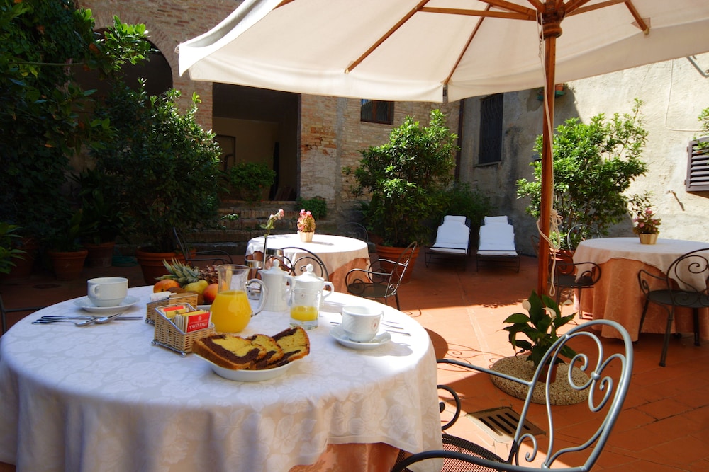 Hotel L Antico Pozzo 62/71