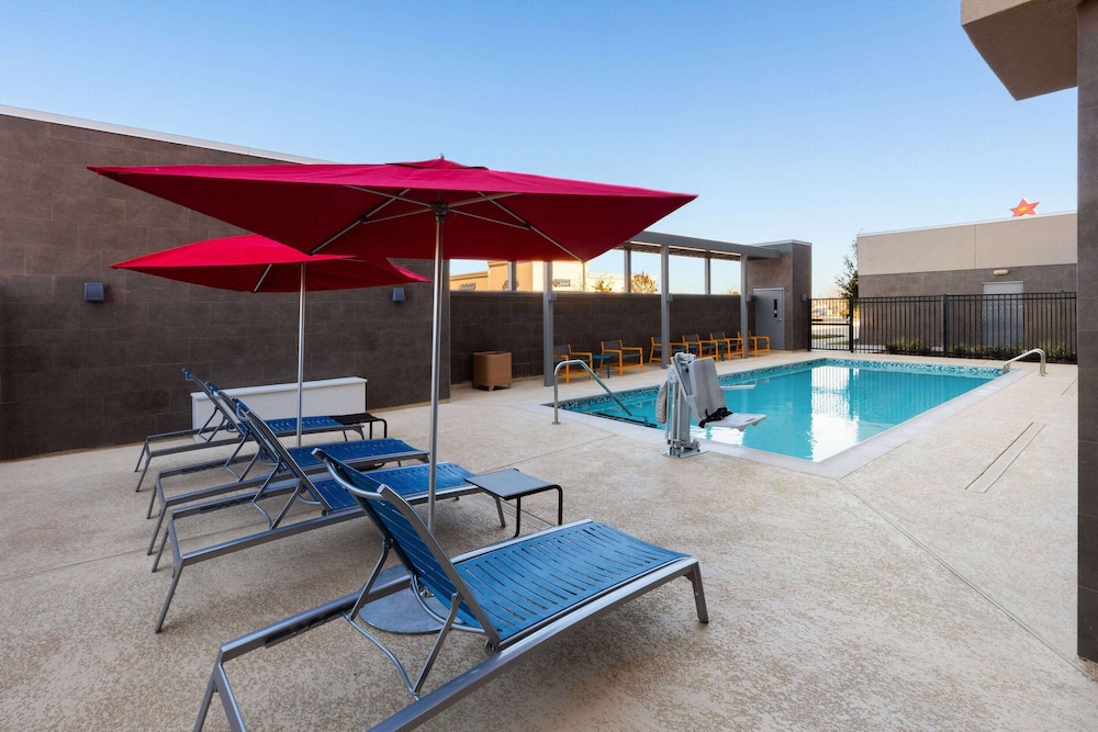 Hawthorn Suites by Wyndham Kingwood/Houston 28/30