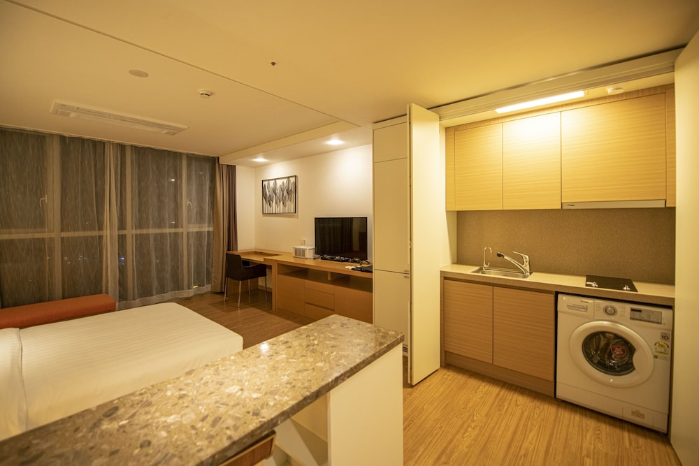 J-one Hotel and Resort 5/41