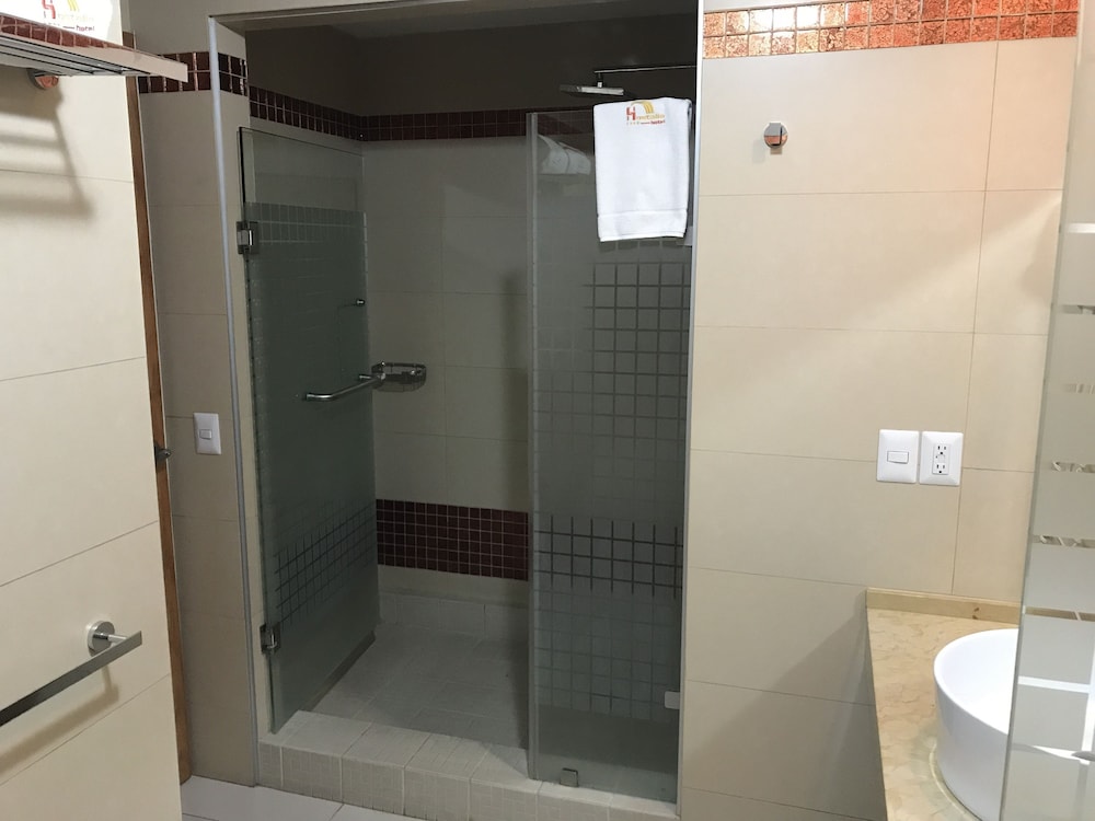 Hostalia Hotel Expo And Business Class 13/60