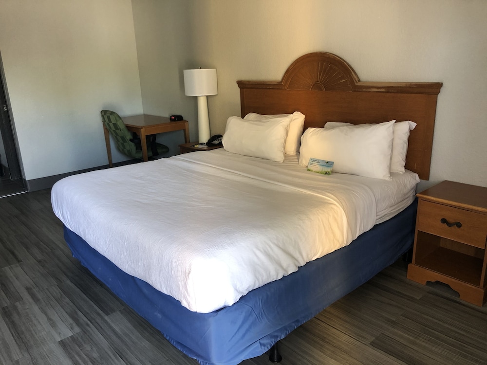 Days Inn & Suites By Wyndham Vicksburg 9/33
