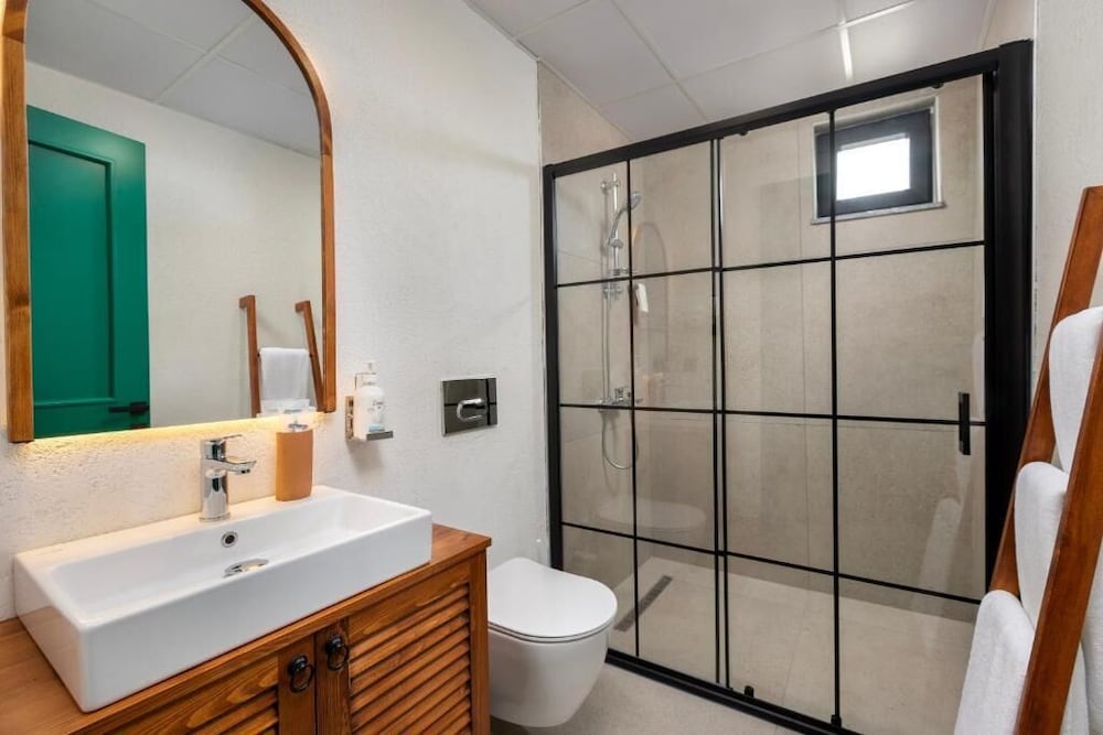 Azuu Boutique Hotel 74/76