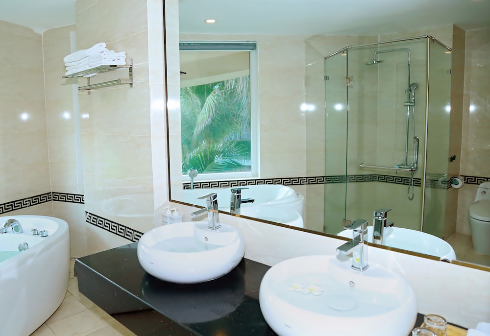 Sandunes Beach Resort Spa 72/74