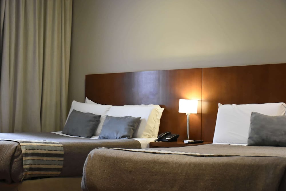 Howard Johnson by Wyndham Escobar Hotel 26/40