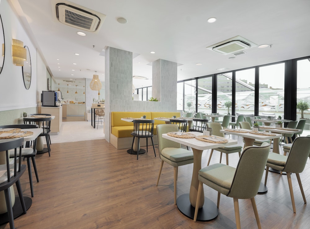 Hotel Malaga Alameda Centro Affiliated by Melia 46/59
