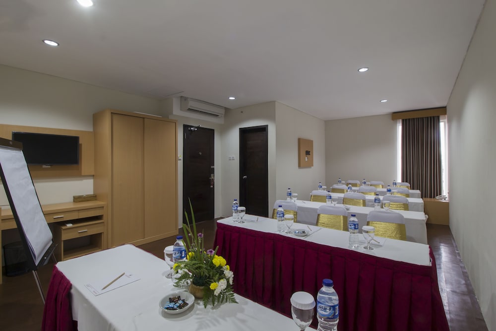 Grand Puri Saron Yogyakarta 40/58