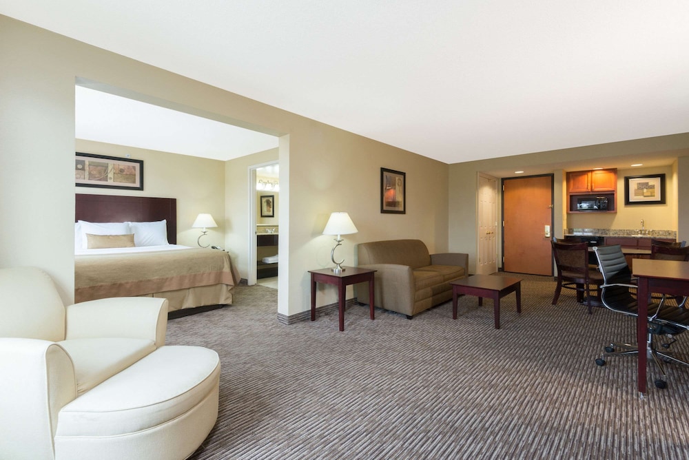 Wingate By Wyndham Dayton - Fairborn 8/15