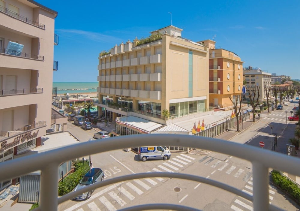 Mediterraneo Hotel and Suites 40/50