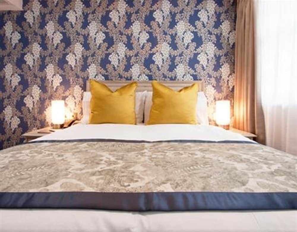 W12 ROOMS 37/58