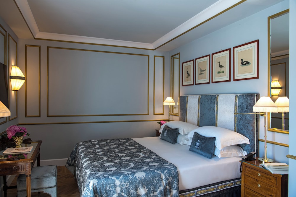 DELUXE, DOUBLE BED