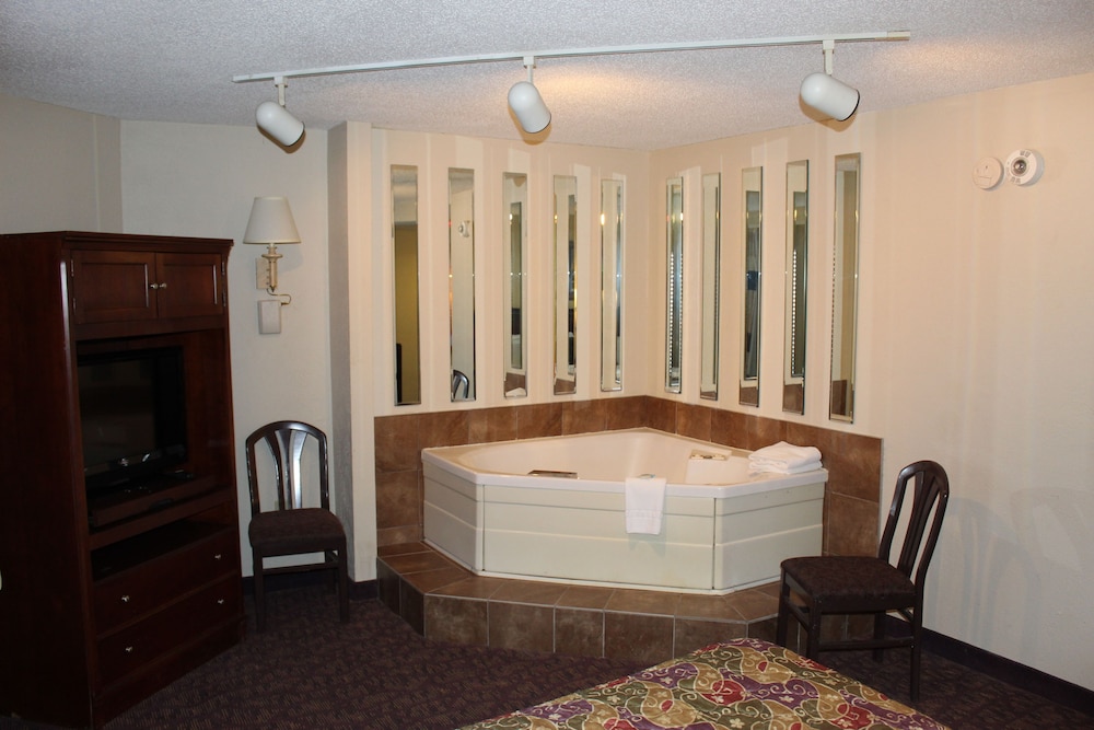 Lamplighter Inn Suites South 32/51