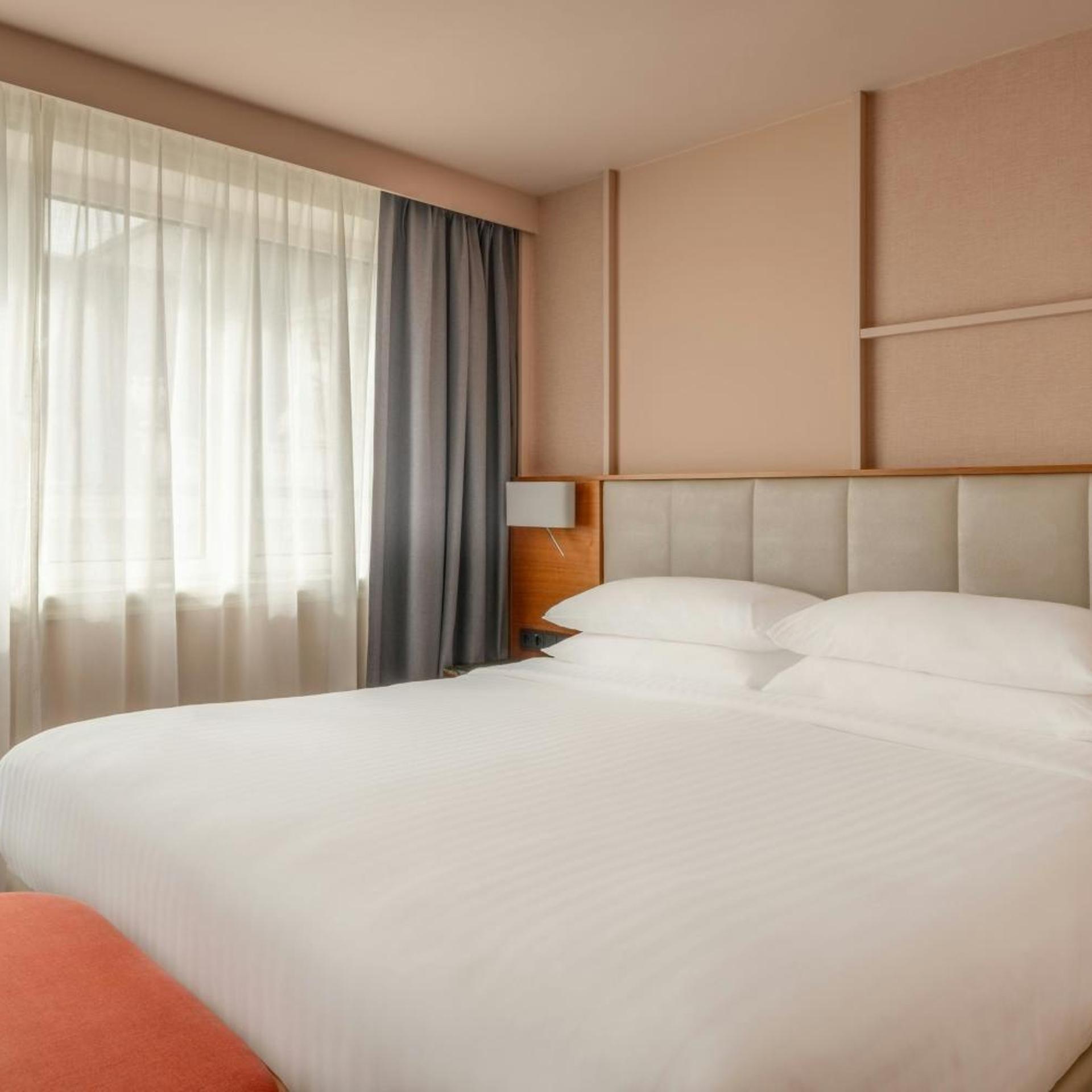 1 Bedroom, Park, Suite, King Bed, Club Lounge Access