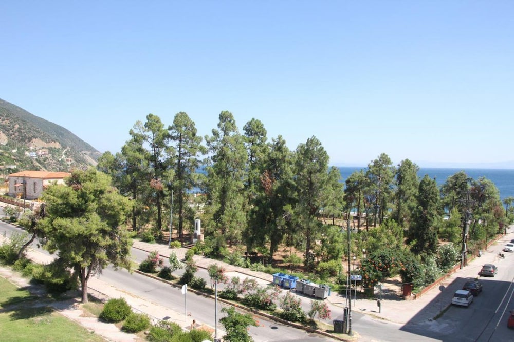 Artemision Hotel 26/28