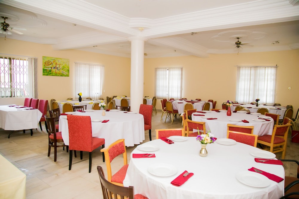 Eden Vale Hotel 32/50