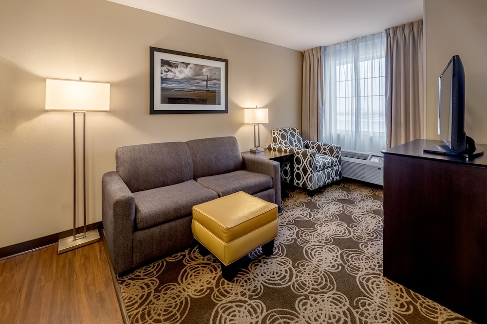 Landmark Suites 25/50