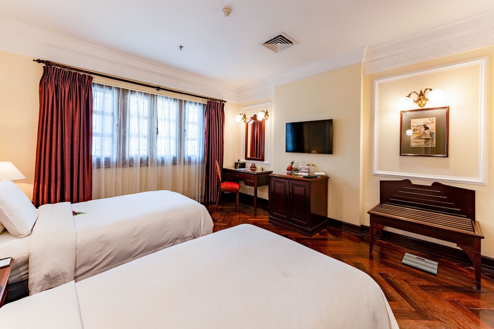 Century, Deluxe, Twin Beds, City View