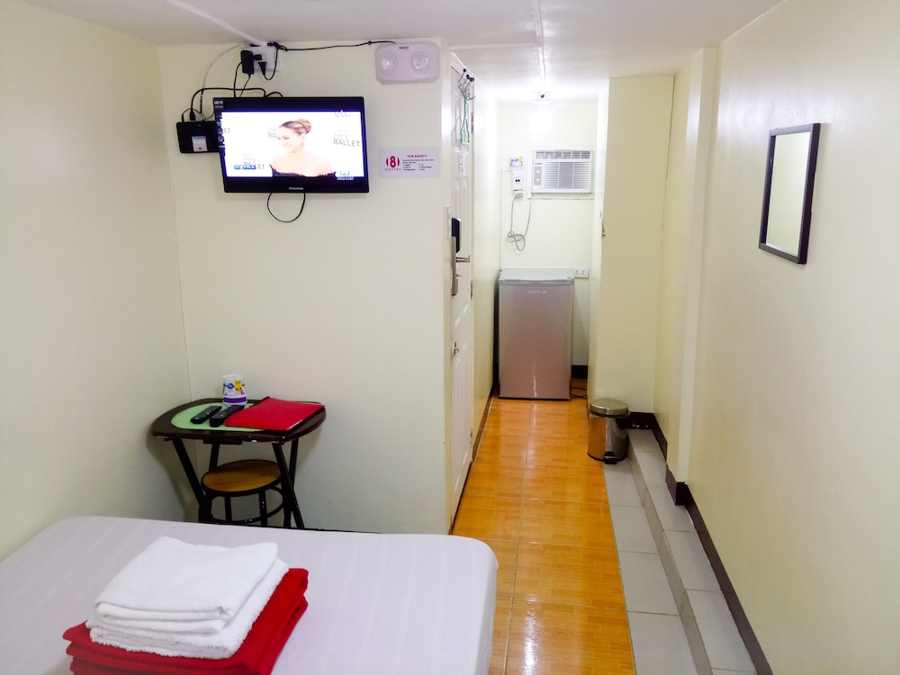8Hostel 23/50