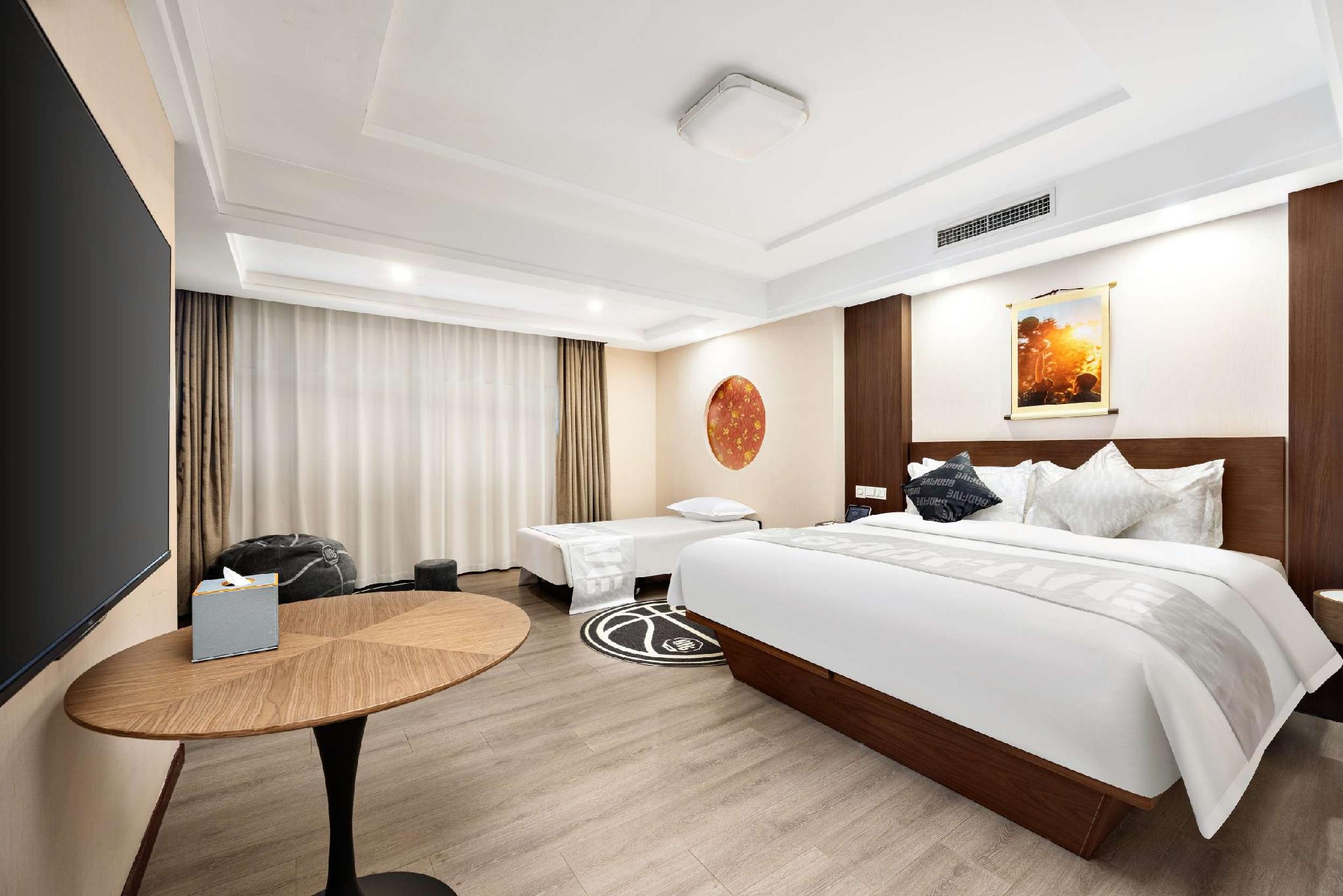 Theme, 1 King and 1 Single Beds