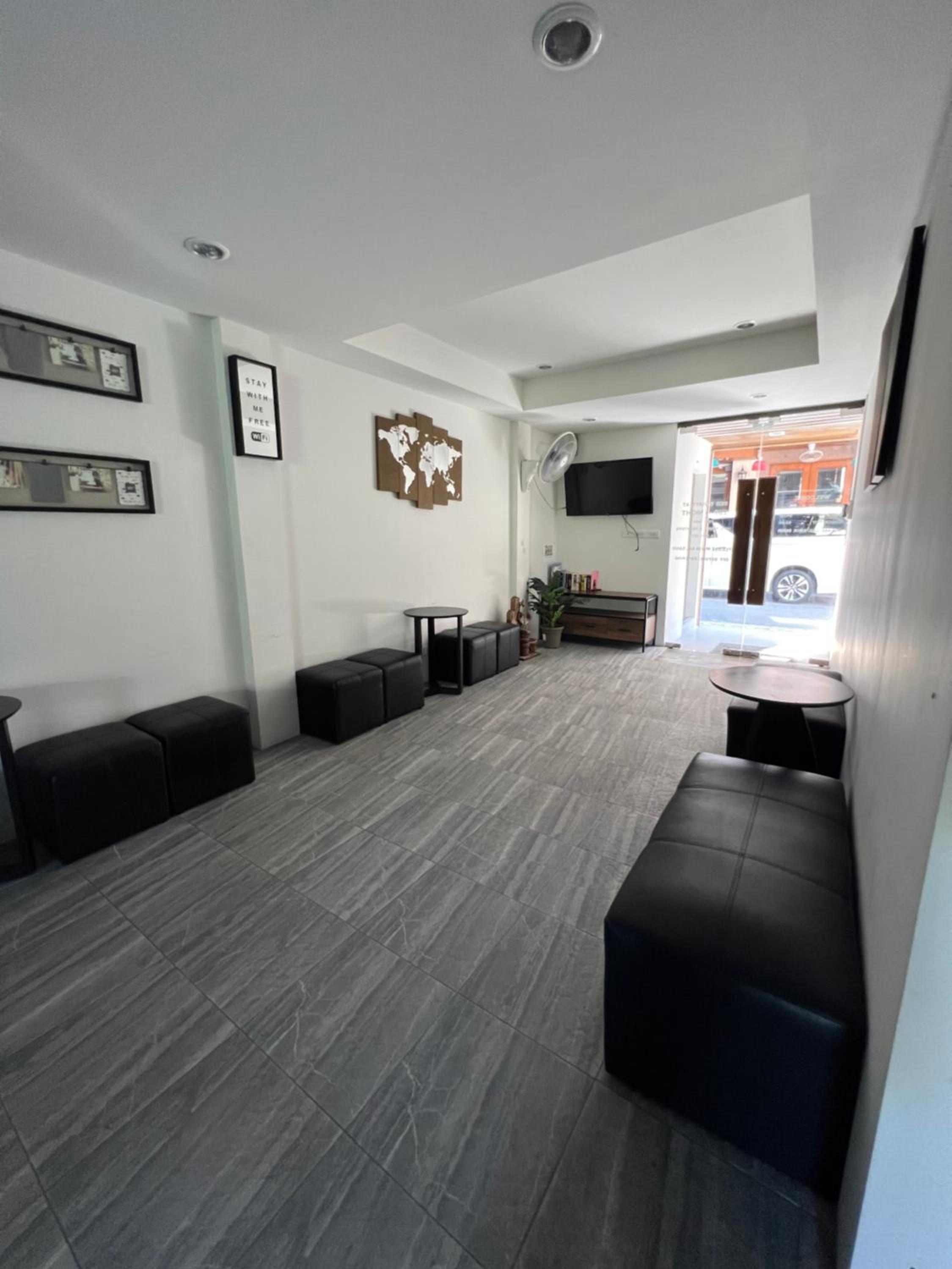 Litera Hostel Adults Only 58/71