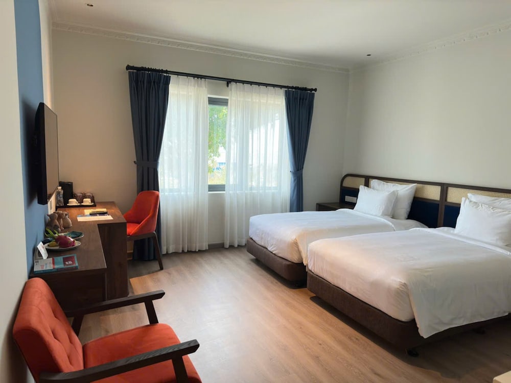 DELUXE, PAVILION, DOUBLE OR TWIN BED, GARDEN VIEW