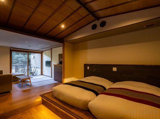 Room, Twin Beds, River View, Bathtub, Main Building