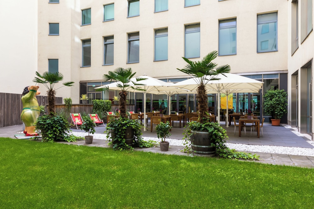 Lindner Hotel Berlin Ku'damm, part of JdV by Hyatt 66/67